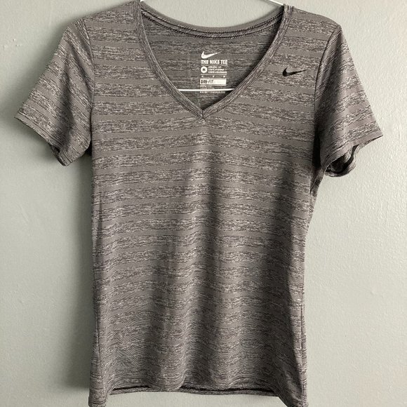 Nike Men’s The Nike Tee Grey Athletic Fit Dri Fit Size M - Picture 1 of 6